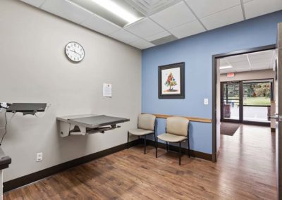 A vet waiting room with a desk and chairs.