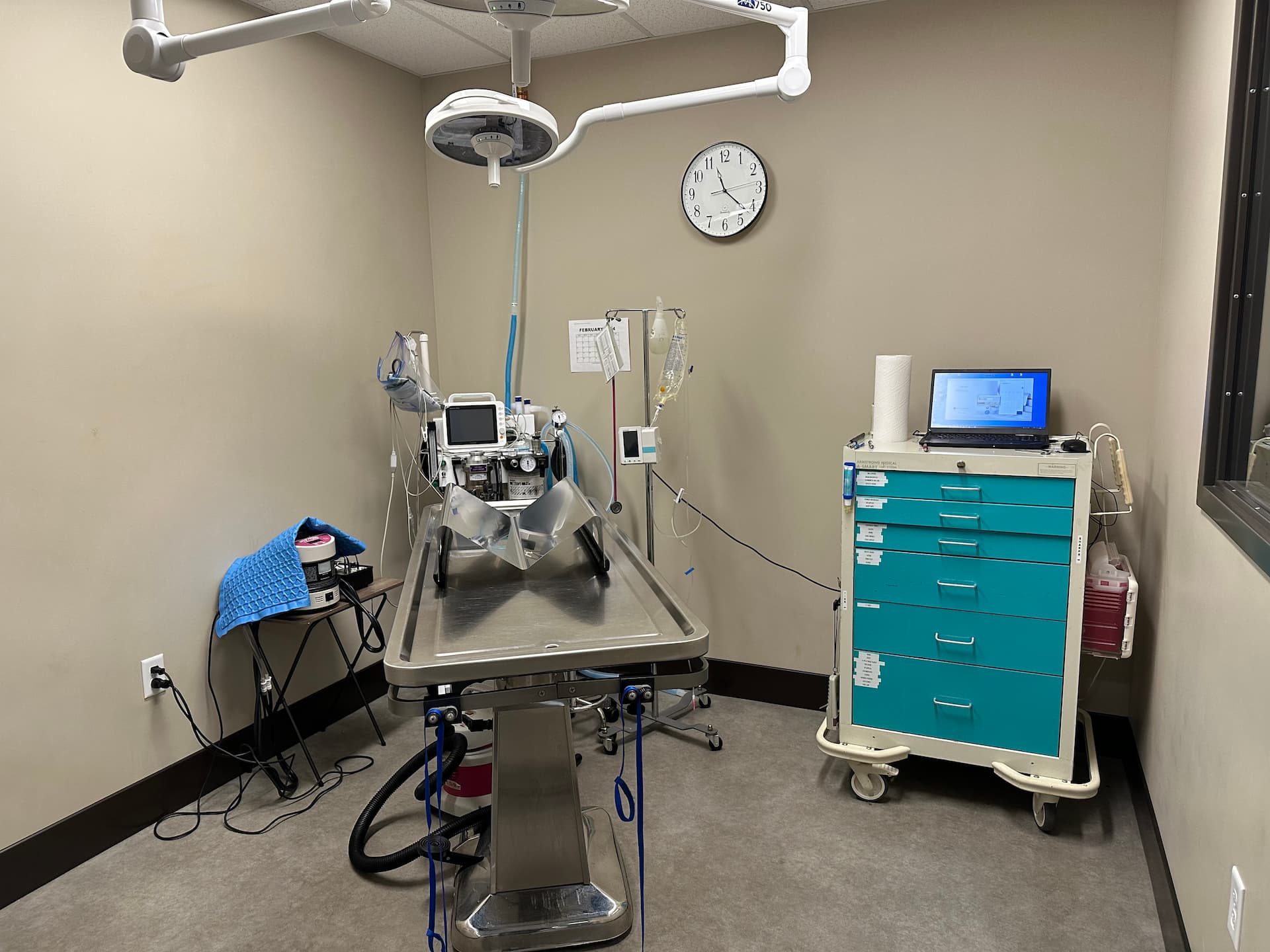 An operating room with an operating table and a monitor.